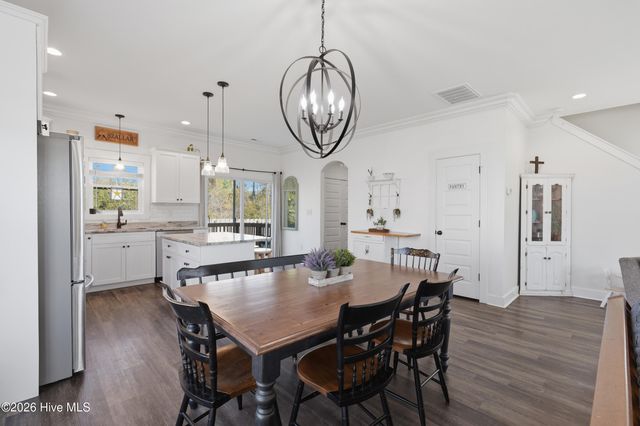 304 Holbrook Lane, Hubert, NC 28539