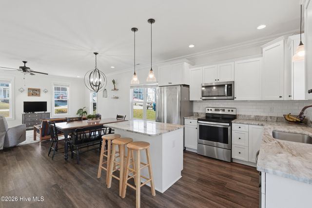 304 Holbrook Lane, Hubert, NC 28539