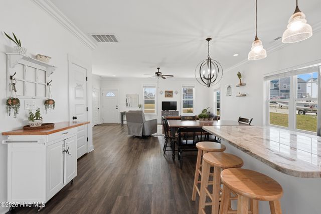 304 Holbrook Lane, Hubert, NC 28539