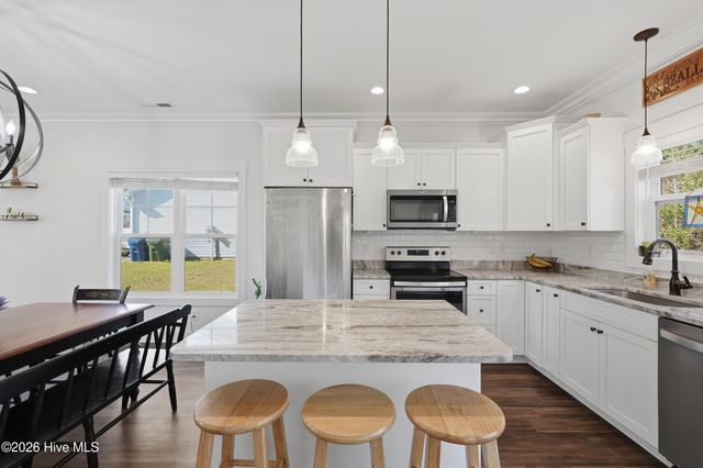 304 Holbrook Lane, Hubert, NC 28539