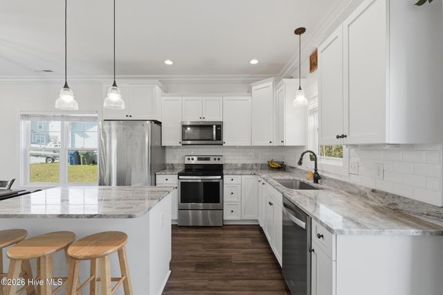 304 Holbrook Lane, Hubert, NC 28539