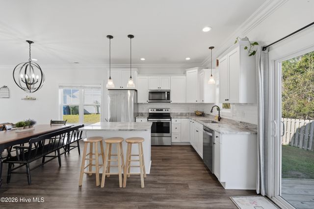 304 Holbrook Lane, Hubert, NC 28539