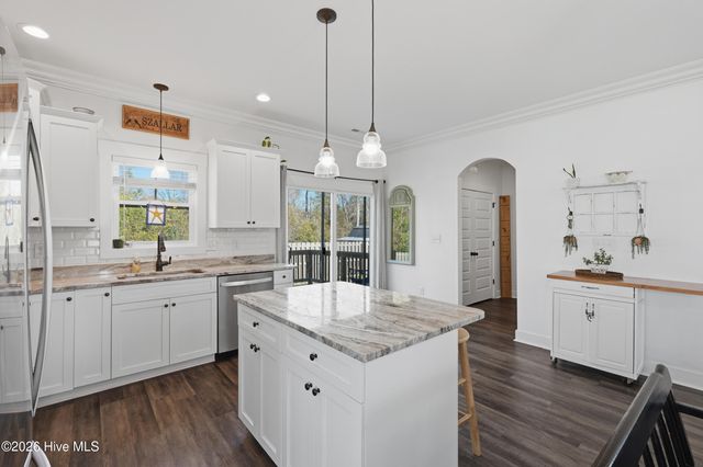 304 Holbrook Lane, Hubert, NC 28539