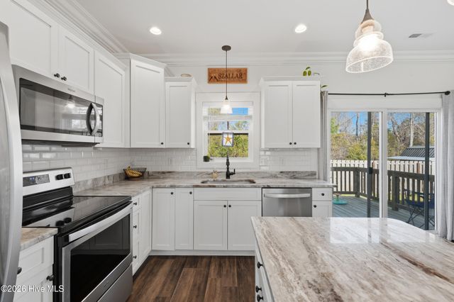 304 Holbrook Lane, Hubert, NC 28539