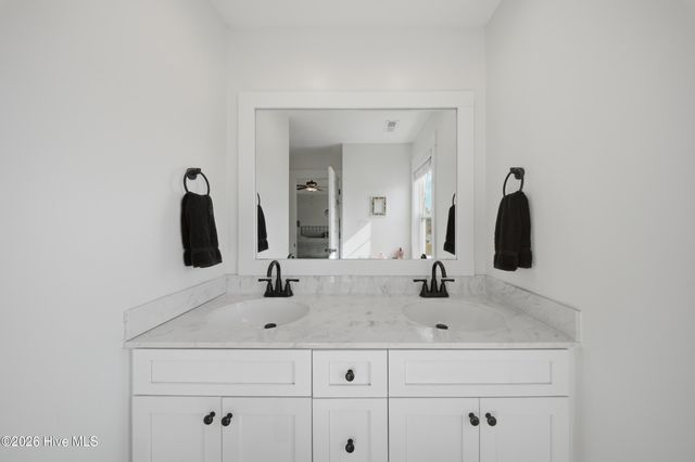 304 Holbrook Lane, Hubert, NC 28539