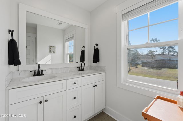 304 Holbrook Lane, Hubert, NC 28539