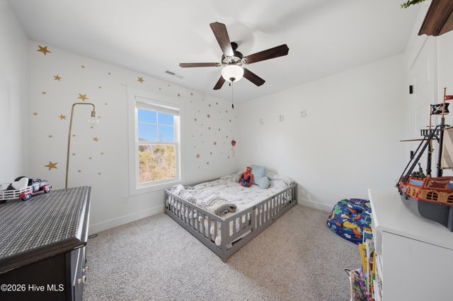 304 Holbrook Lane, Hubert, NC 28539