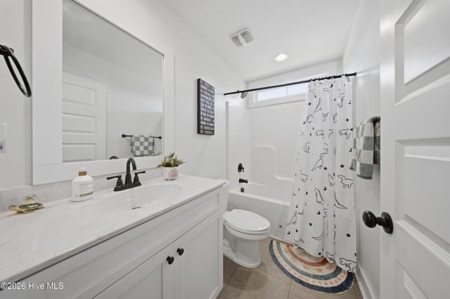 304 Holbrook Lane, Hubert, NC 28539