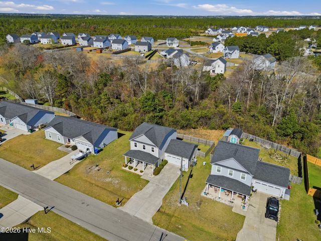 304 Holbrook Lane, Hubert, NC 28539