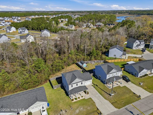 304 Holbrook Lane, Hubert, NC 28539