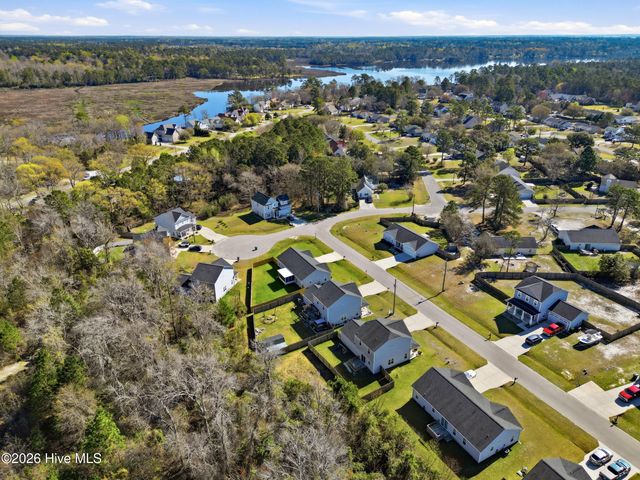 304 Holbrook Lane, Hubert, NC 28539