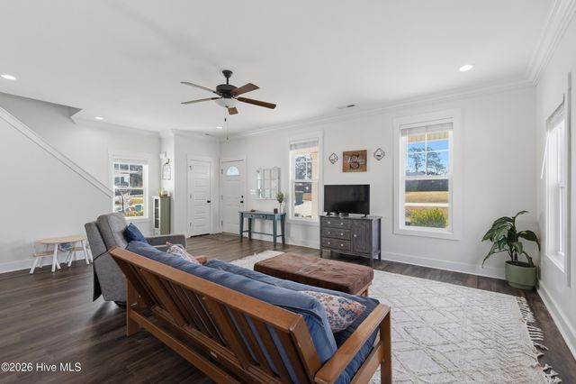 304 Holbrook Lane, Hubert, NC 28539