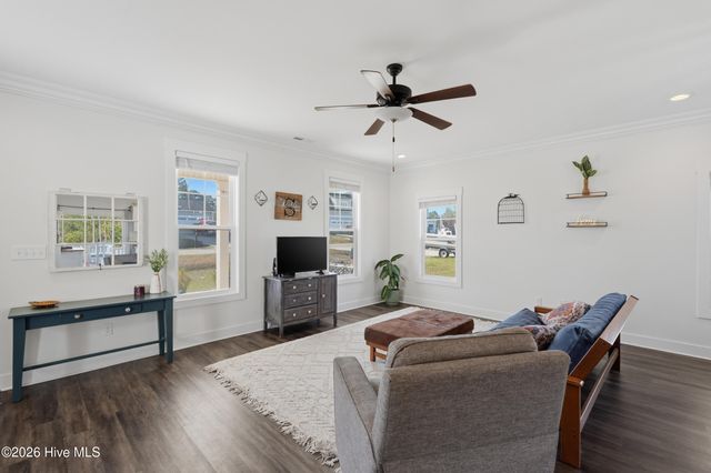 304 Holbrook Lane, Hubert, NC 28539