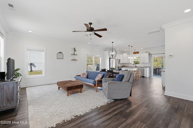 304 Holbrook Lane, Hubert, NC 28539