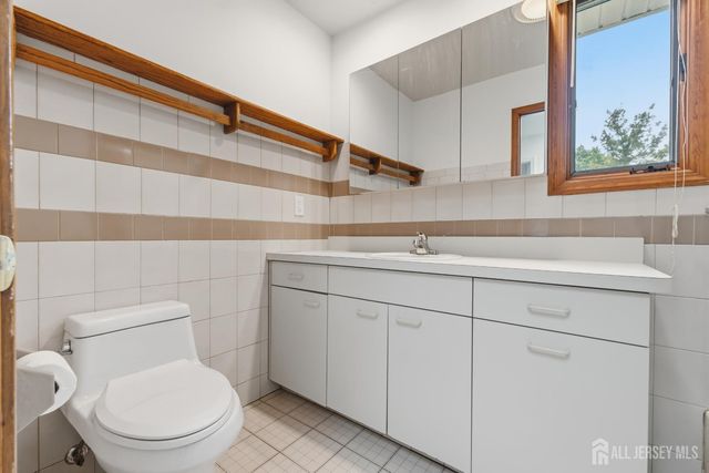 38 Valley Vale Drive, Old Bridge, NJ 08857