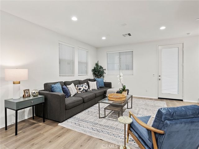 11238 N Mission Heights Drive, San Fernando, CA 91345