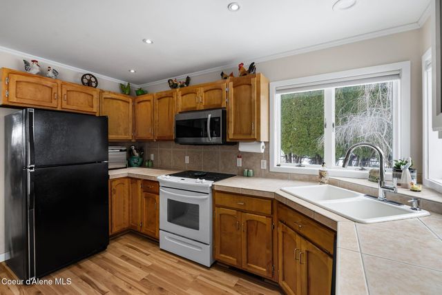 128 Spur Dr, Sandpoint, ID 83864