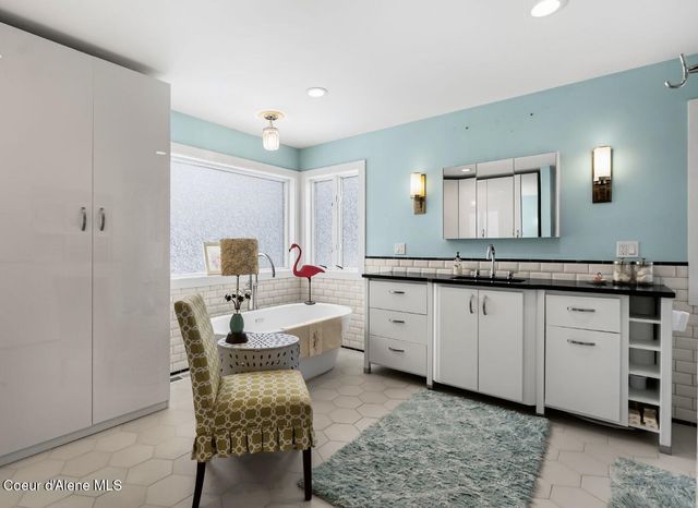 128 Spur Dr, Sandpoint, ID 83864