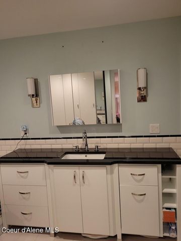 128 Spur Dr, Sandpoint, ID 83864