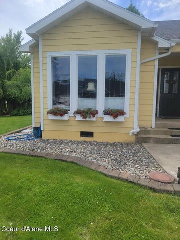 128 Spur Dr, Sandpoint, ID 83864