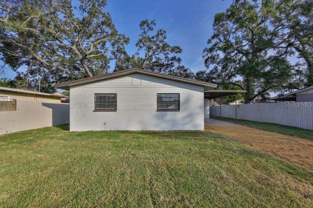 8621 MAY CIRCLE, Tampa, FL 33614