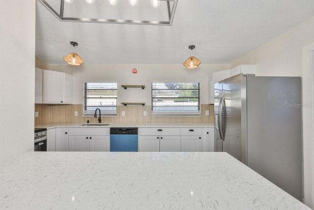 8621 MAY CIRCLE, Tampa, FL 33614