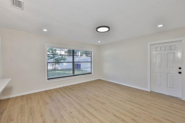 8621 MAY CIRCLE, Tampa, FL 33614