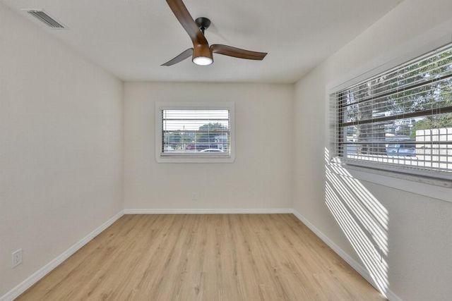 8621 MAY CIRCLE, Tampa, FL 33614