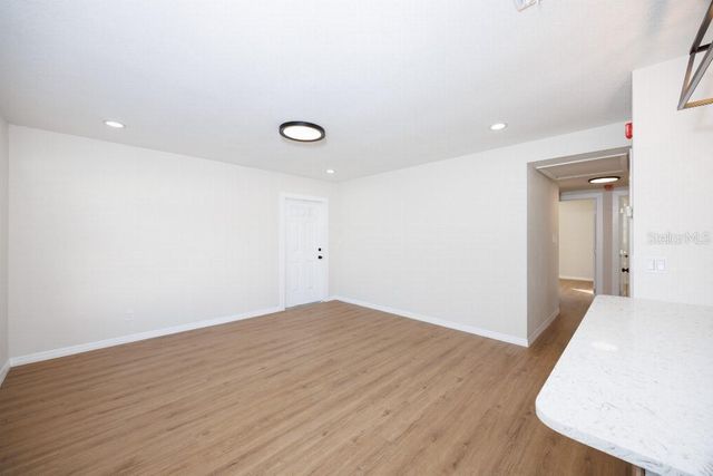 8621 MAY CIRCLE, Tampa, FL 33614