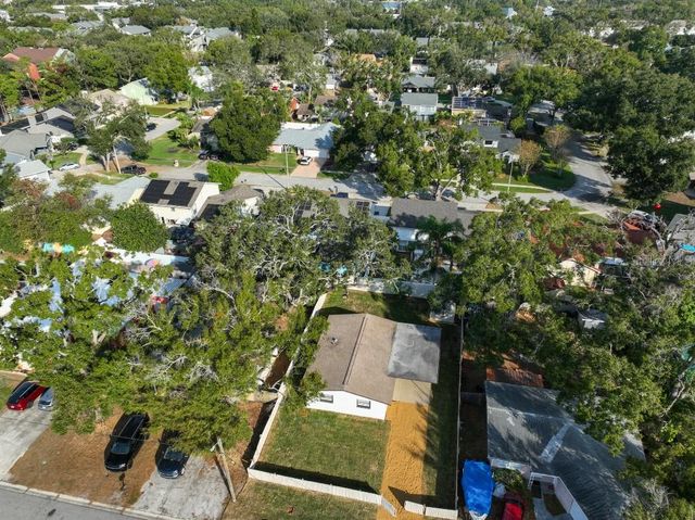 8621 MAY CIRCLE, Tampa, FL 33614