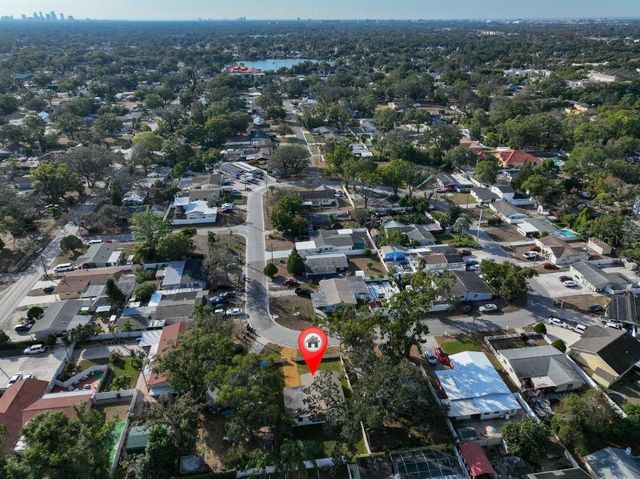 8621 MAY CIRCLE, Tampa, FL 33614