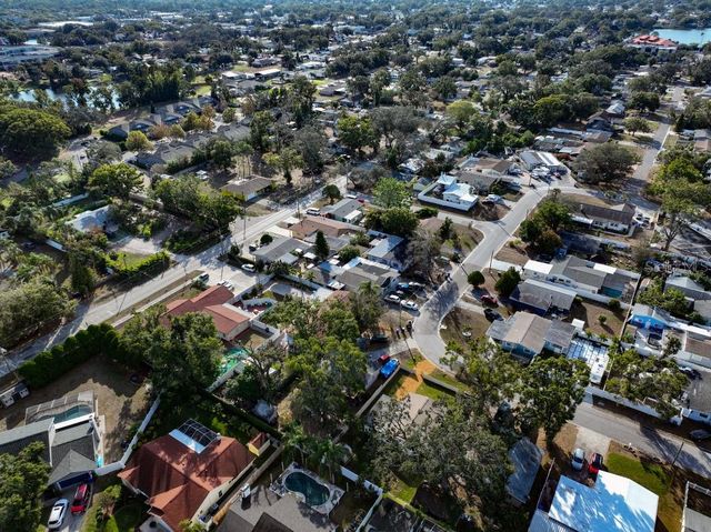 8621 MAY CIRCLE, Tampa, FL 33614