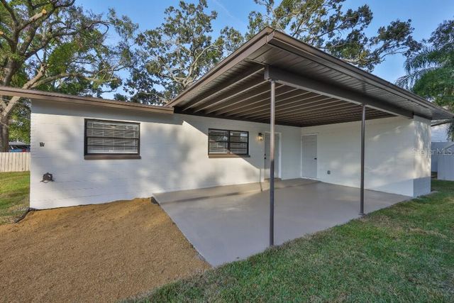 8621 MAY CIRCLE, Tampa, FL 33614