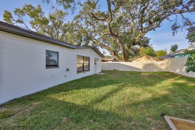 8621 MAY CIRCLE, Tampa, FL 33614