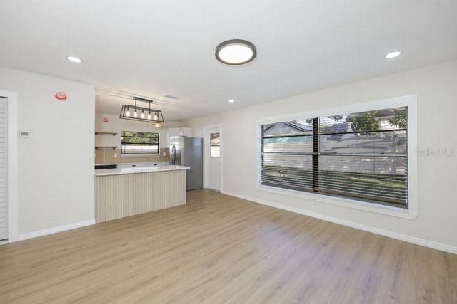 8621 MAY CIRCLE, Tampa, FL 33614