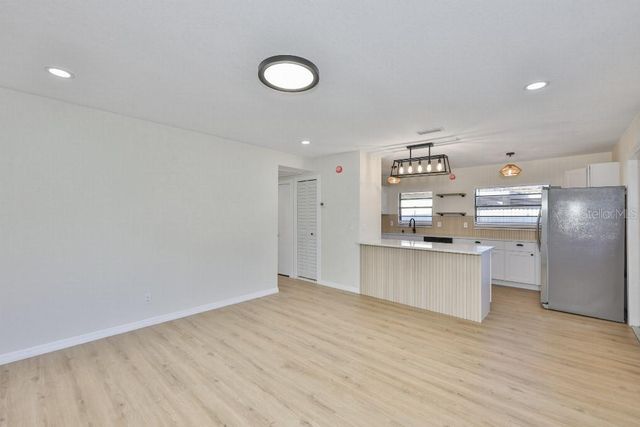 8621 MAY CIRCLE, Tampa, FL 33614