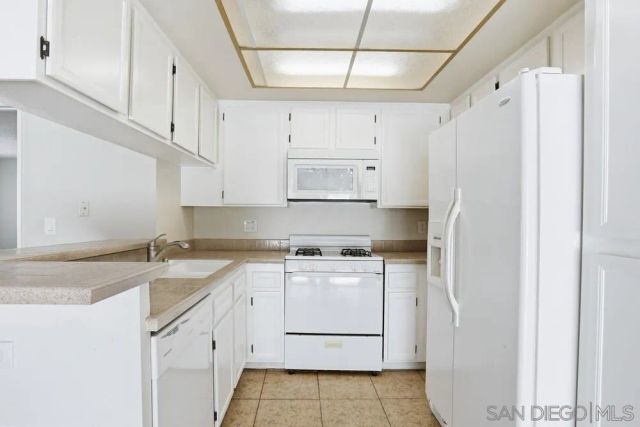 333 N Melore Drive D, Vista, CA 92083