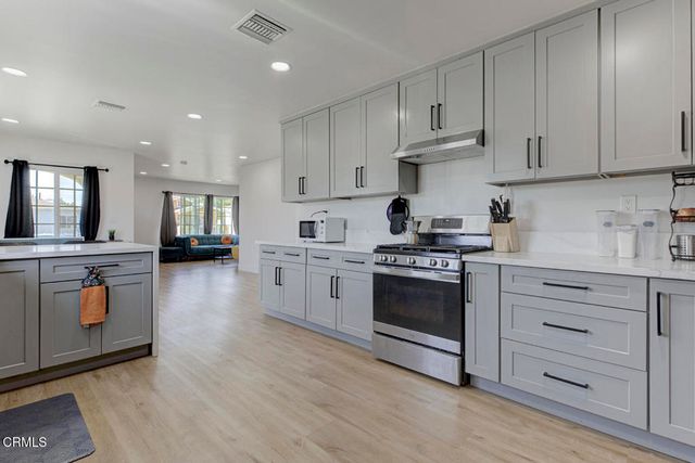 1255 W 85th Street, Los Angeles, CA 90044