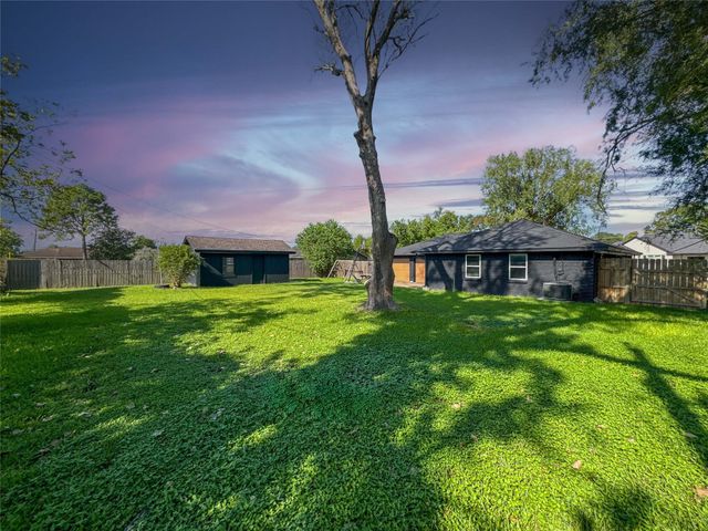 3811 Anna Court, Santa Fe, TX 77517