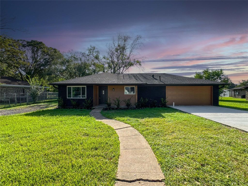 3811 Anna Court, Santa Fe, TX 77517