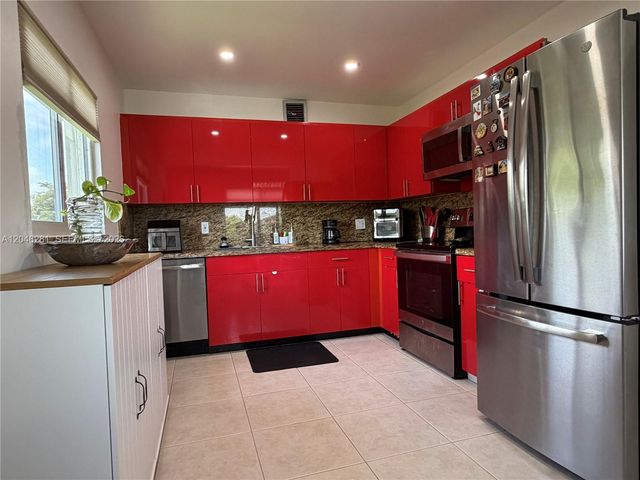 13255 SW 7th Ct 401D, Pembroke Pines, FL 33027
