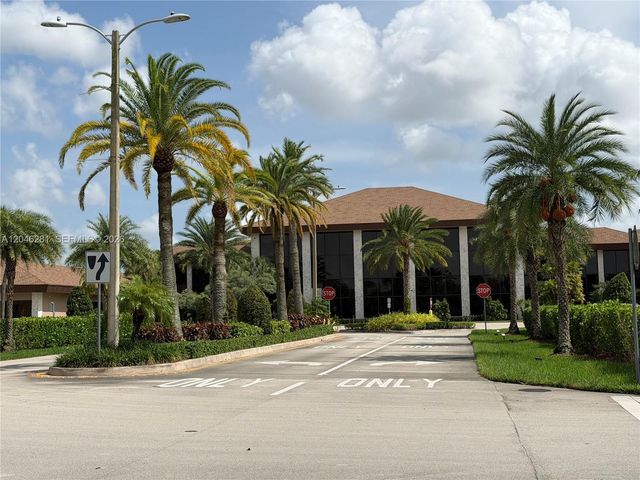 13255 SW 7th Ct 401D, Pembroke Pines, FL 33027