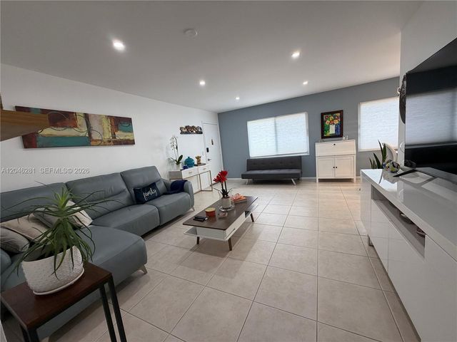 13255 SW 7th Ct 401D, Pembroke Pines, FL 33027