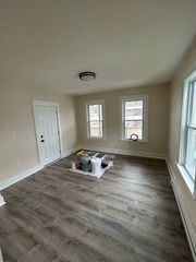 364 Hamilton St 2L, Southbridge, MA 01550