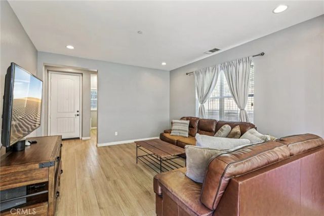 21982 Moveo Drive, Saugus, CA 91350