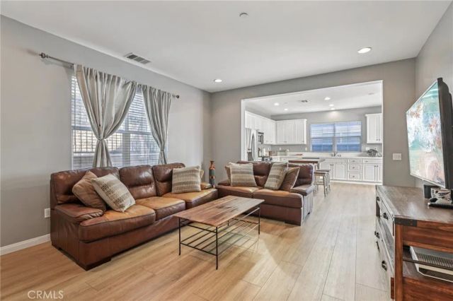 21982 Moveo Drive, Saugus, CA 91350