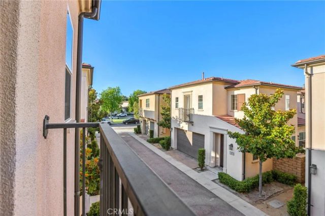 21982 Moveo Drive, Saugus, CA 91350