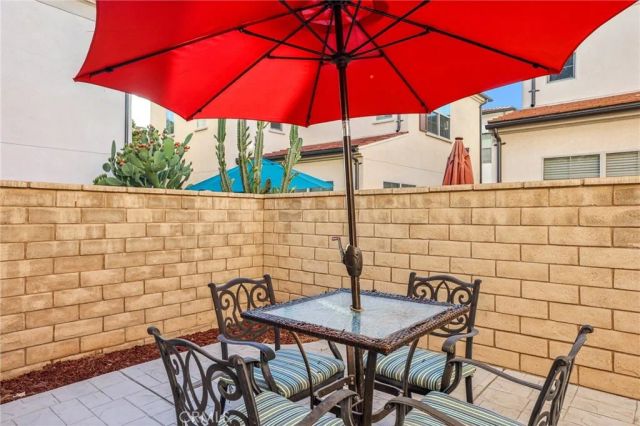 21982 Moveo Drive, Saugus, CA 91350