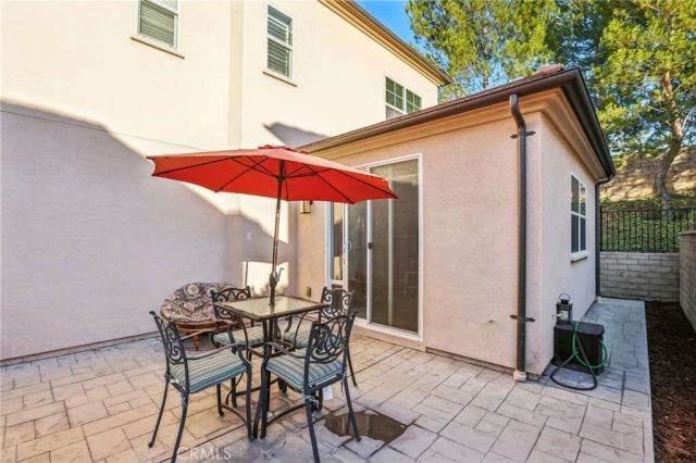 21982 Moveo Drive, Saugus, CA 91350