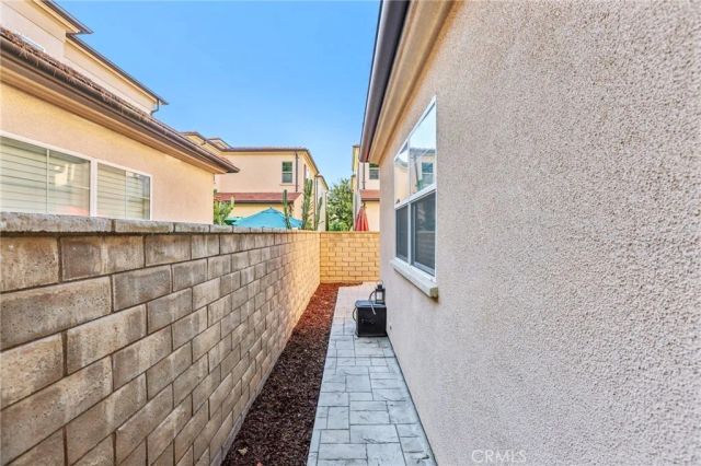 21982 Moveo Drive, Saugus, CA 91350